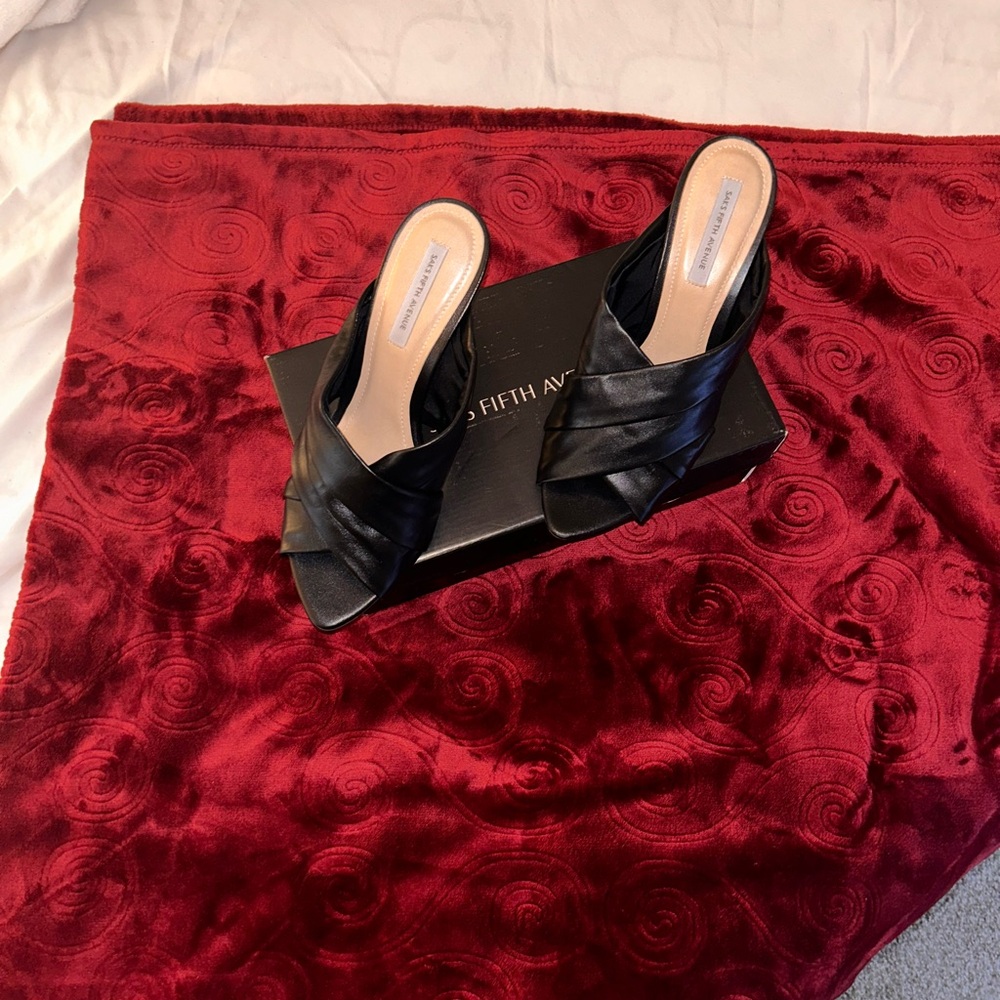 Saks Fifth Avenue black leather strap peep toe sandals